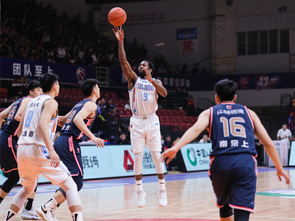 在防守端 在防守端